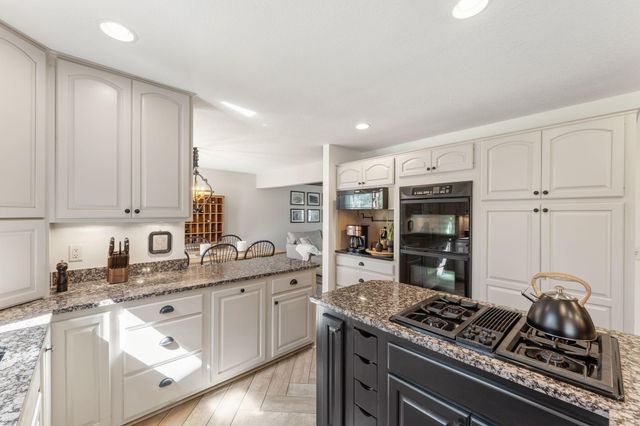 60 Deer Hills Court, North Oaks, MN 55127