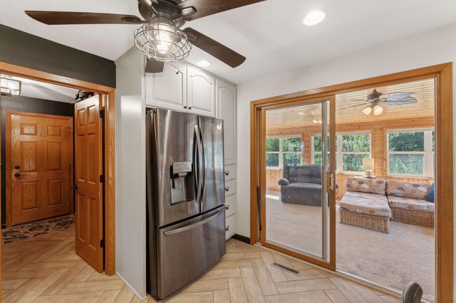 60 Deer Hills Court, North Oaks, MN 55127