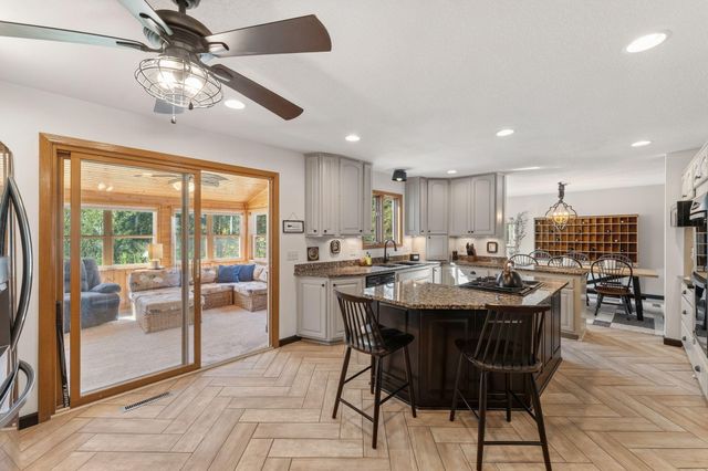 60 Deer Hills Court, North Oaks, MN 55127
