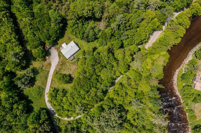 494 West River Road, Londonderry, VT 05155