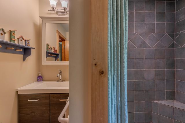 494 West River Road, Londonderry, VT 05155