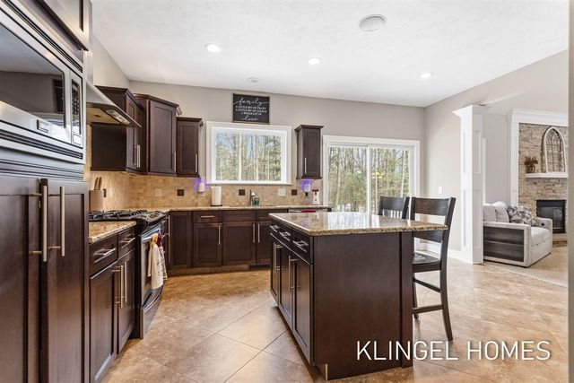 16831 Watersedge Drive, Grand Haven, MI 49417