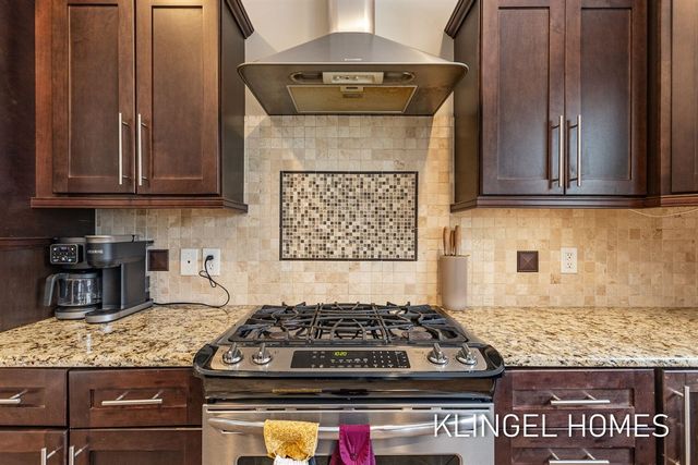 16831 Watersedge Drive, Grand Haven, MI 49417