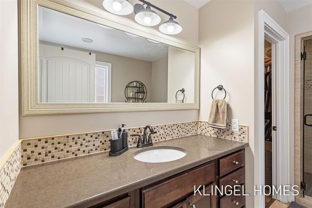 16831 Watersedge Drive, Grand Haven, MI 49417