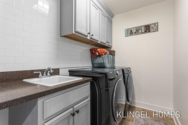 16831 Watersedge Drive, Grand Haven, MI 49417