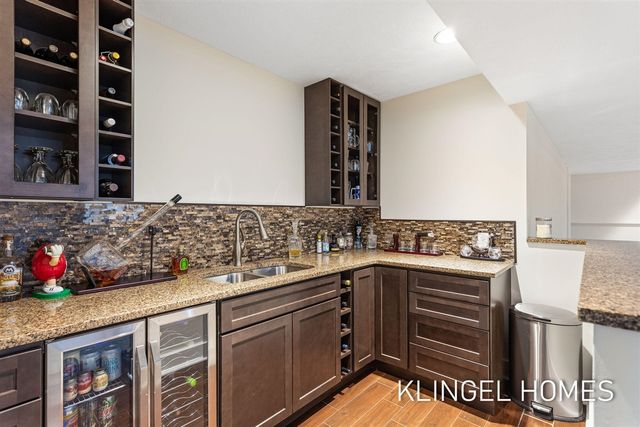 16831 Watersedge Drive, Grand Haven, MI 49417