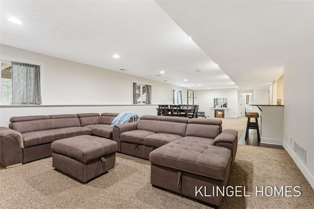 16831 Watersedge Drive, Grand Haven, MI 49417