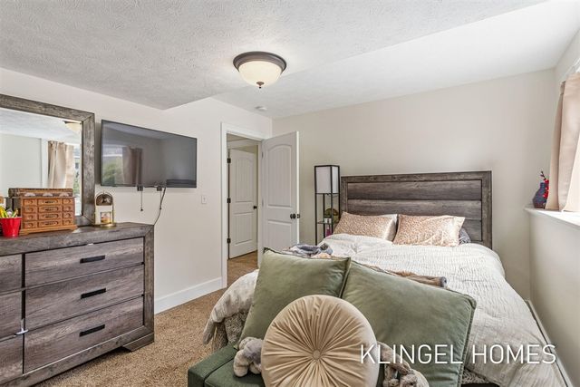 16831 Watersedge Drive, Grand Haven, MI 49417