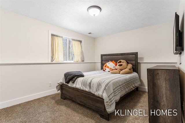 16831 Watersedge Drive, Grand Haven, MI 49417