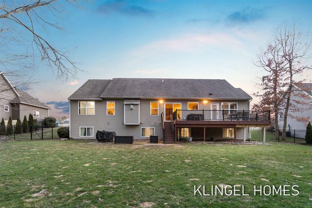 16831 Watersedge Drive, Grand Haven, MI 49417