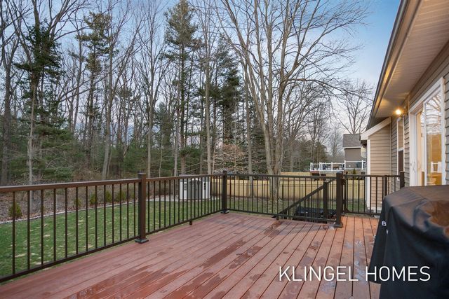 16831 Watersedge Drive, Grand Haven, MI 49417