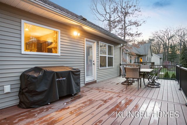 16831 Watersedge Drive, Grand Haven, MI 49417