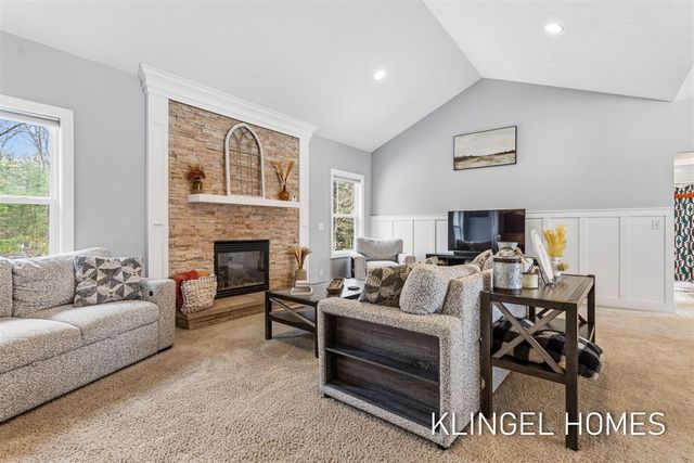 16831 Watersedge Drive, Grand Haven, MI 49417