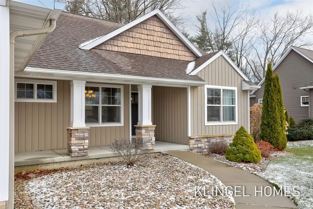 16831 Watersedge Drive, Grand Haven, MI 49417