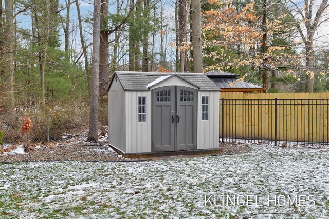 16831 Watersedge Drive, Grand Haven, MI 49417