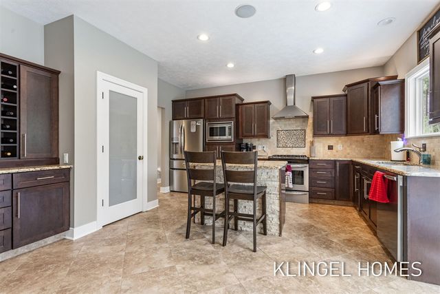 16831 Watersedge Drive, Grand Haven, MI 49417