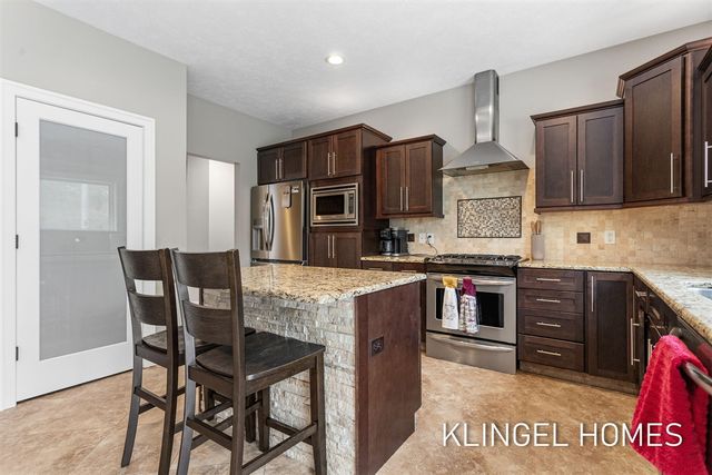 16831 Watersedge Drive, Grand Haven, MI 49417