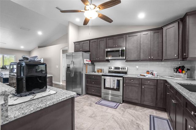 4330 W DRAKE LANE, Dunnellon, FL 34433