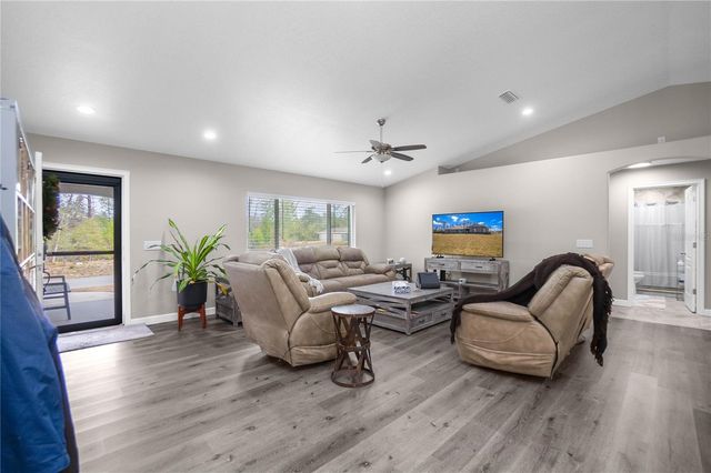 4330 W DRAKE LANE, Dunnellon, FL 34433