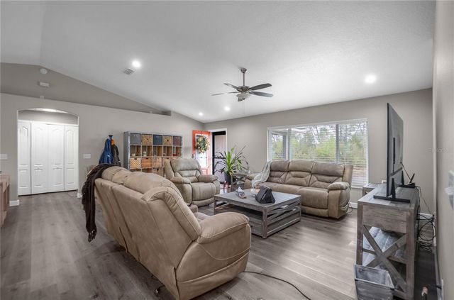 4330 W DRAKE LANE, Dunnellon, FL 34433