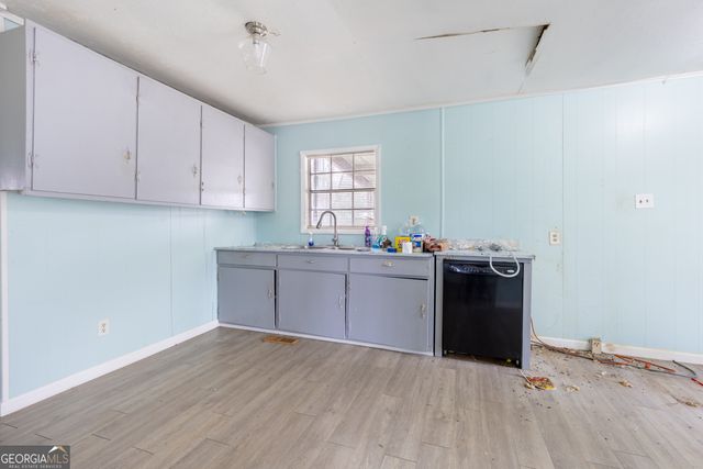 174 Brown St, Heflin, AL 36264