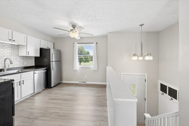 5730 N Division Street, Davenport, IA 52806