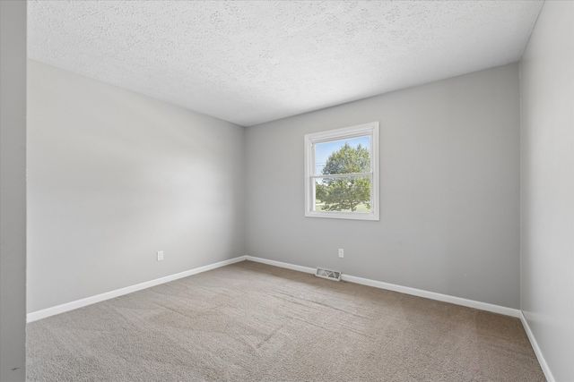 5730 N Division Street, Davenport, IA 52806