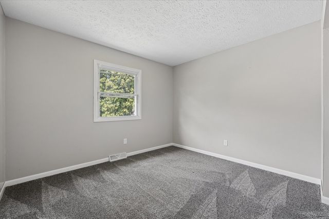 5730 N Division Street, Davenport, IA 52806