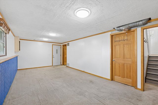 5730 N Division Street, Davenport, IA 52806