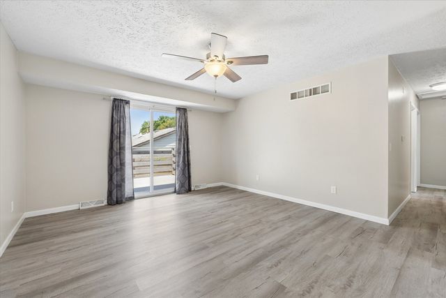 5730 N Division Street, Davenport, IA 52806