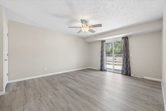 5730 N Division Street, Davenport, IA 52806