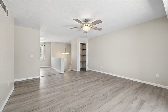 5730 N Division Street, Davenport, IA 52806