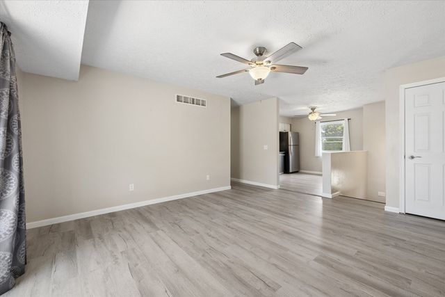 5730 N Division Street, Davenport, IA 52806