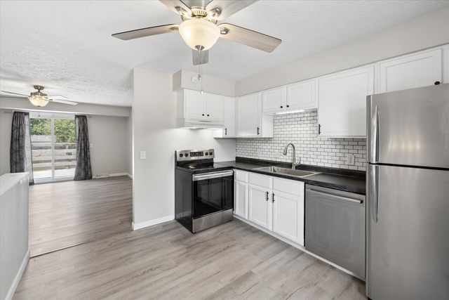 5730 N Division Street, Davenport, IA 52806