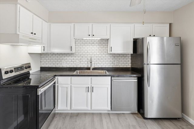 5730 N Division Street, Davenport, IA 52806