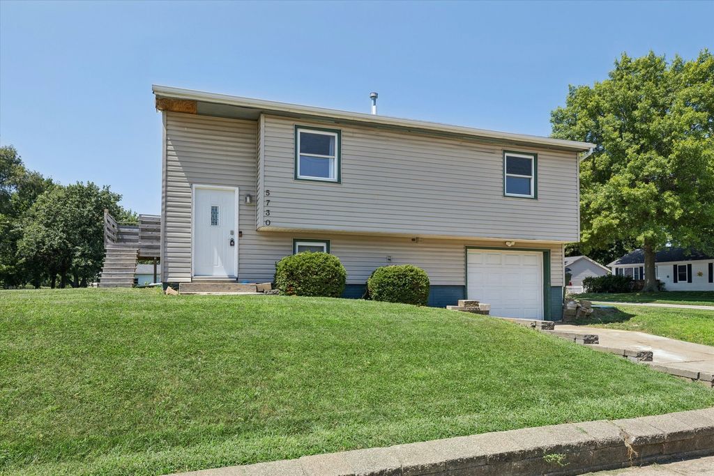 5730 N Division Street, Davenport, IA 52806