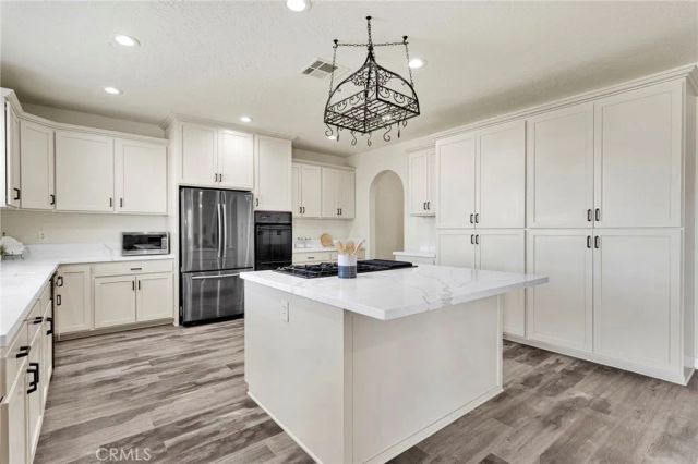13505 Stoneridge Dr, Victorville, CA 92395