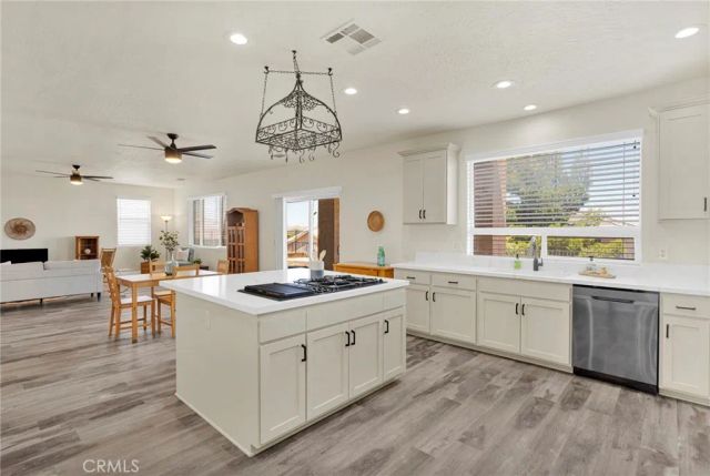 13505 Stoneridge Dr, Victorville, CA 92395