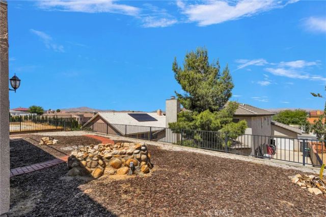 13505 Stoneridge Dr, Victorville, CA 92395
