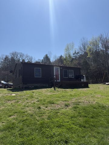 2744 Clever Creek Rd, Watertown, TN 37184