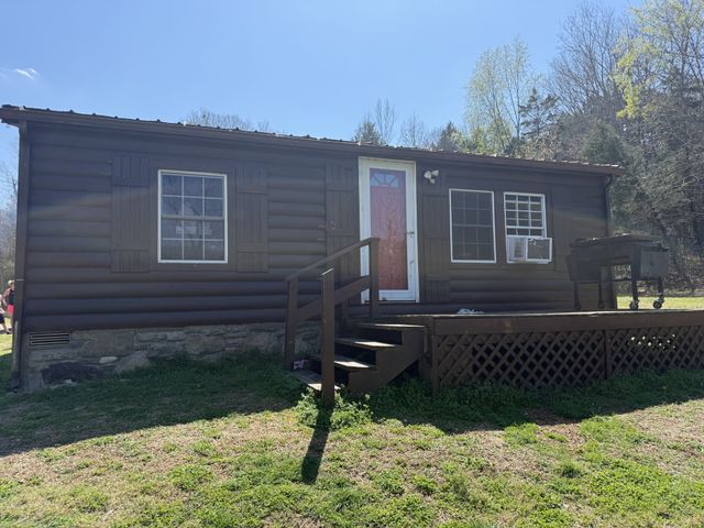 2744 Clever Creek Rd, Watertown, TN 37184