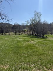 2744 Clever Creek Rd, Watertown, TN 37184