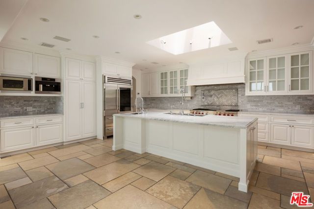9507 Heather Road, Los Angeles, CA 90210