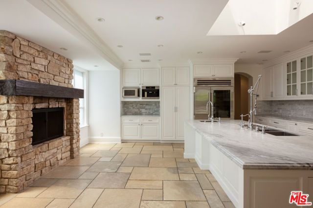 9507 Heather Road, Los Angeles, CA 90210