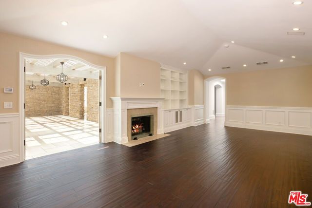 9507 Heather Road, Los Angeles, CA 90210
