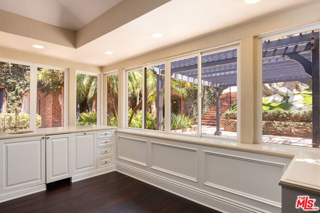 9507 Heather Road, Los Angeles, CA 90210