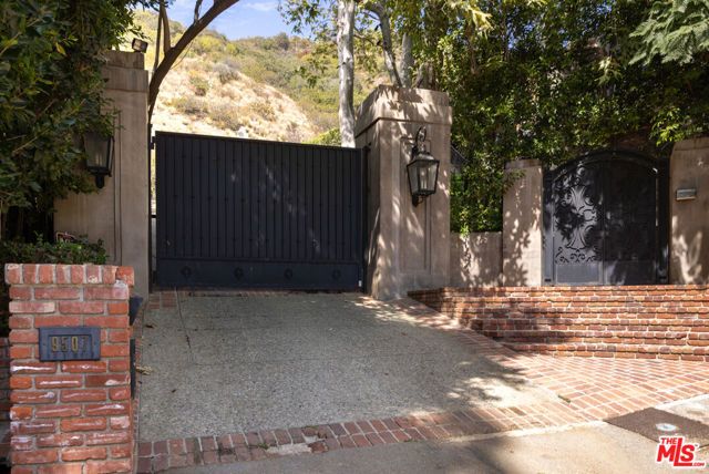 9507 Heather Road, Los Angeles, CA 90210