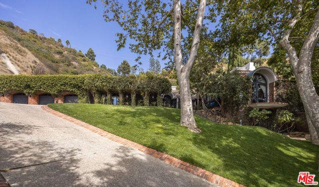 9507 Heather Road, Los Angeles, CA 90210