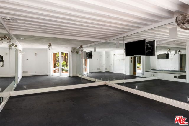 9507 Heather Road, Los Angeles, CA 90210