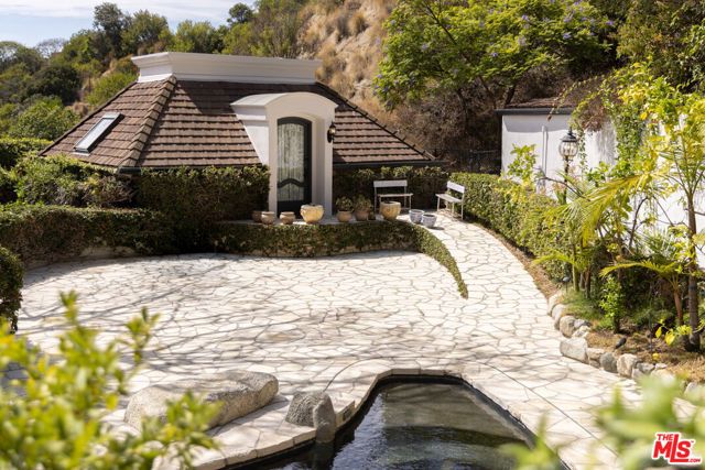 9507 Heather Road, Los Angeles, CA 90210